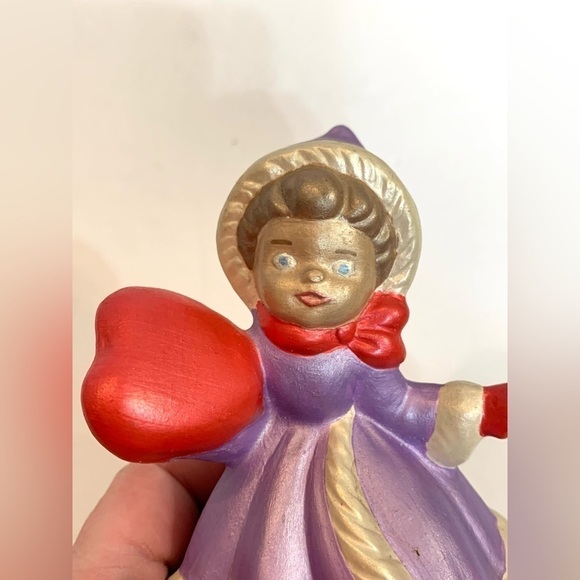 Vintage Hobbyist Ceramic Girl with Muff Heart Valentine Figure - Picture 5 of 5